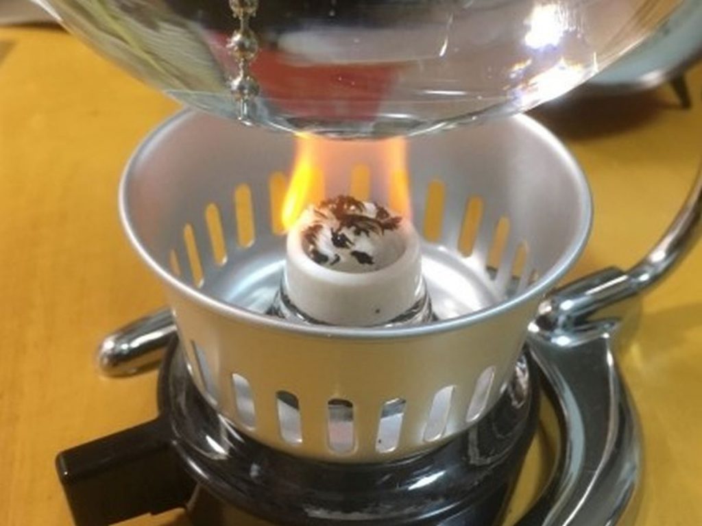 コーヒーサイフォンのアルコールランプの燃焼の様子