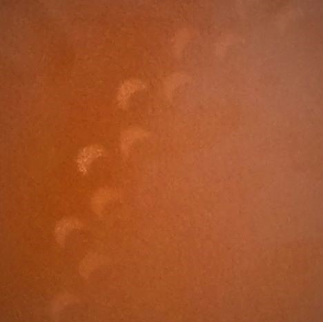 日食をピンホールカメラで観察